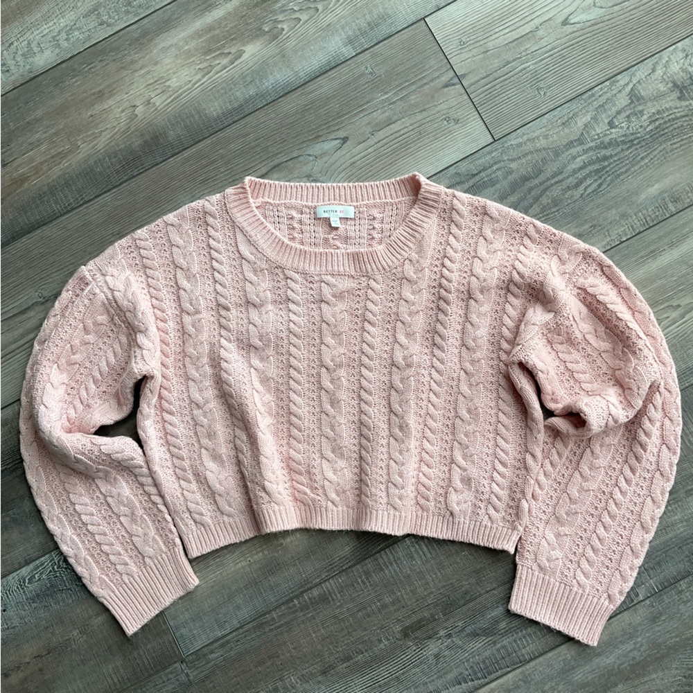 Soft Pink Crew Neck Sweater with Knitted Texture and Short Sleeves